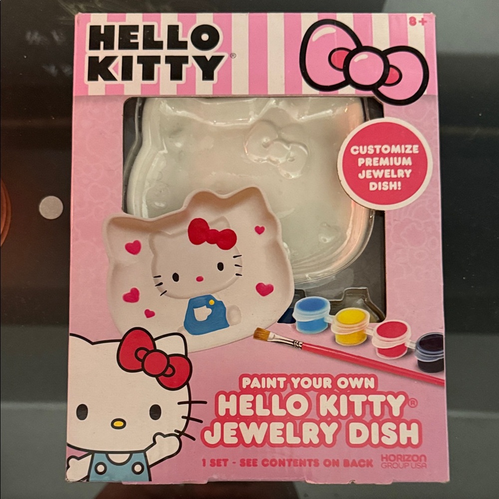 NIB Hello Kitty Pink and White Jewelry Dish Kit
Make it your own!